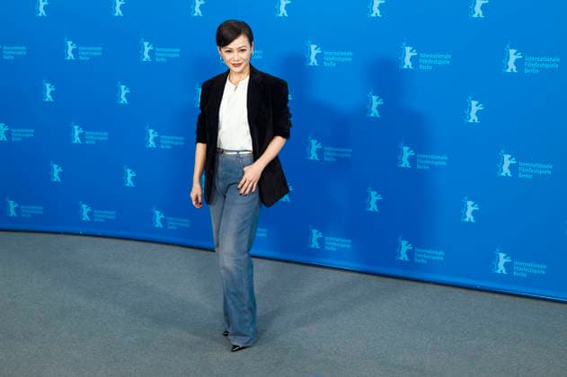 Yeo Yann Yann at the photocall for the feature film We Are All Strangers Wo Men Bu Shi Mo Sheng Ren at the Berlinale 2026 76 Berlin International Film Festival at the Hotel Grand Hyatt Berlin, 16 02 2026 Foto:xJ.xEdwardsx xFuturexImagex strangers_6203