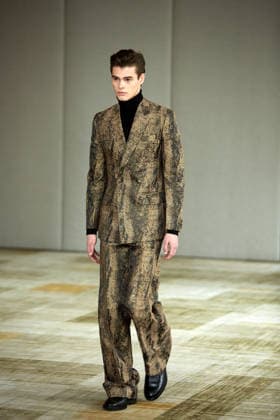 February 16, 2026, New York, New York, USA: A model walks the runway during the Veejay Floresca Fall Winter 26 show at New York Fashion Week in New York City. New York USA  - ZUMAs237 20260216_aap_s237_019 Copyright: xMarkxJ.xSullivanx