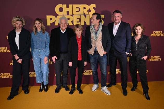 Chers Parents Premiere - Paris Thomas Soliveres, Pauline Clement, Andre Dussollier, Miou Miou, Emmanuel Patron, Arnaud Ducret and Armelle Patron posing at the photocall for Chers Parents Premiere at UGC Bercy in Paris, France on February 16, 2026. Photo by Christophe Meng ABACAPRESS.COM Paris France  Copyright: xMengxChristophe ABACAx