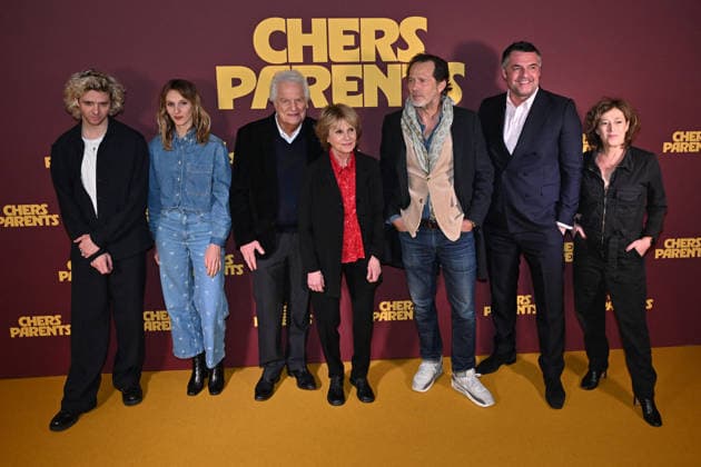 Chers Parents Premiere - Paris Thomas Soliveres, Pauline Clement, Andre Dussollier, Miou Miou, Emmanuel Patron, Arnaud Ducret and Armelle Patron posing at the photocall for Chers Parents Premiere at UGC Bercy in Paris, France on February 16, 2026. Photo by Christophe Meng ABACAPRESS.COM Paris France  Copyright: xMengxChristophe ABACAx