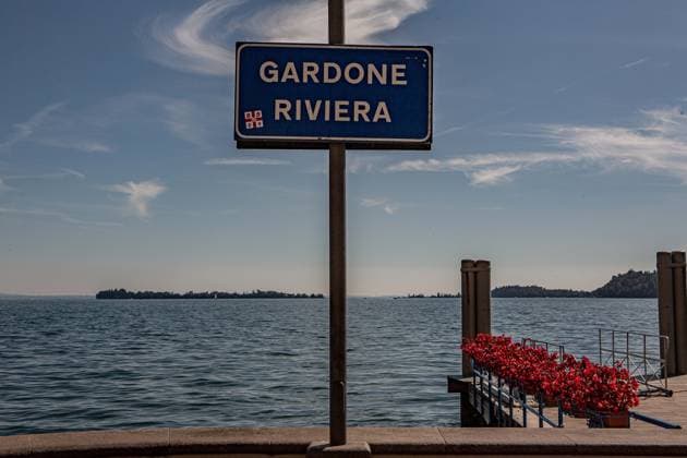 Gardone Riviera ist eine italienische Gemeinde und Landstadt am Westufer des Gardasees. Gardone *** Gardone Riviera is an Italian municipality and country town on the western shore of Lake Garda Gardone