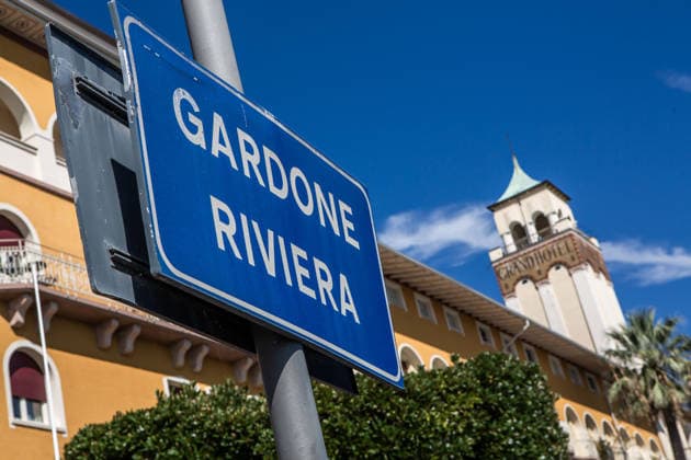 Gardone Riviera ist eine italienische Gemeinde und Landstadt am Westufer des Gardasees. Gardone *** Gardone Riviera is an Italian municipality and country town on the western shore of Lake Garda Gardone