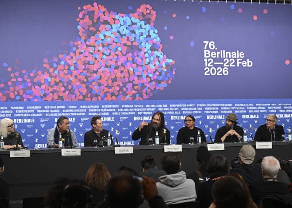 76th Berlin International Film Festival BERLIN, GERMANY - FEBRUARY 17: Director of the film Wolfram , Warwick Thornton (C), speaks to the press during a conference at the 76th Berlin International Film Festival (Berlinale) in Berlin, Germany, on February 17, 2026. Halil Sagirkaya Anadolu Berlin Germany. Editorial use only. Please get in touch for any other usage.  Copyright: x2026xAnadoluxHalilxSagirkayax