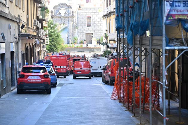 Photo IPP Felice De Martino Naples 17 02 2026 Sannazaro Theater fire in the photo the streets adjacent to the theater closed to traffic to allow firefighters to extinguish the flames