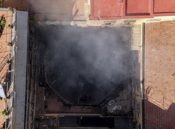Naples: Fire at the Sannazaro Theater on Via Chiaia, the dome goes up in flames. Naples, a fire completely destroys the Sannazaro Theater, San nazaro, in Naples, the firefighters intervene on the scene, together with the police and the Carabinieri forces, who keep away the onlookers, the actress and mangager of the theater Lara Sansone and other theater employees in tears. , on February 17, 2026 in Napoli, Italy. Photo by Salvatore Laporta IPA ABACAPRESS.COM Naples Campania Italy  Copyright: xLaportaxSalvatore IPA ABACAx