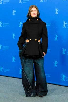 Florence Hunt at the photocall for the feature film Queen at Sea at the Berlinale 2026 76 Berlin International Film Festival at the Hotel Grand Hyatt Berlin, 17 02 2026 Foto:xJ.xEdwardsx xFuturexImagex queen_6222
