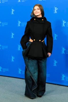 Florence Hunt at the photocall for the feature film Queen at Sea at the Berlinale 2026 76 Berlin International Film Festival at the Hotel Grand Hyatt Berlin, 17 02 2026 Foto:xJ.xEdwardsx xFuturexImagex queen_6223