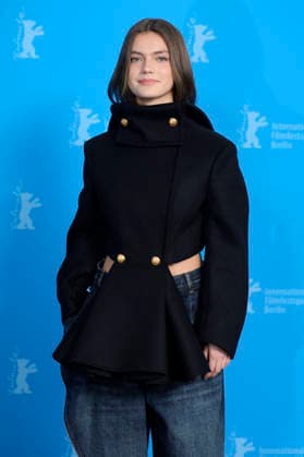 Florence Hunt at the photocall for the feature film Queen at Sea at the Berlinale 2026 76 Berlin International Film Festival at the Hotel Grand Hyatt Berlin, 17 02 2026 Foto:xD.xBedrosianx xFuturexImagex queen_6276