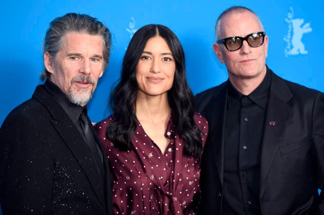 Ethan Hawke, Julia Jones and Padraic McKinley at the photocall for the feature film The Weight at the Berlinale 2026 76 Berlin International Film Festival at the Hotel Grand Hyatt Berlin, 17 02 2026 Foto:xC.xNiehausx xFuturexImagex weight_6206