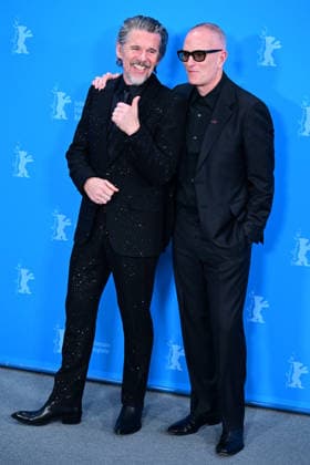US actor Ethan Hawke L and American director Padraic McKinley at The Wieght photocall during the 76th Berlinale International Film Festival Berlin 2026 , February 17, 2026 Romain Doucelin Bestimage The The Weight photocall during the 76th Berlinale International Film Festival Berlin at Gret Hyatt Hotel on February 17, 2026 in Berlin, Germany Berlin Allemagne  Copyright: xRomainxDoucelinx xBestimagexRomainxDoucelinx xBestimagex