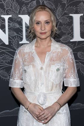 Mona Fastvold at the premiere of the film The Testament of Ann Lee at the Max Linder cinema in Paris, on February 17, 2026 Cyril Moreau Bestimage Premiere of the film The Testament of Ann Lee at the Max Linder cinema in Paris, on February 17, 2026 Paris France  Copyright: xCYRILxMOREAUx xBESTIMAGExCYRILxMOREAUx xBESTIMAGEx