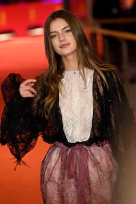 Florence Hunt at the premiere of the feature film Queen at Sea at the Berlinale 2026 76 Berlin International Film Festival at the Berlinale Palast Berlin, 17 02 2026 Foto:xC.xNiehausx xFuturexImagex queen_6334