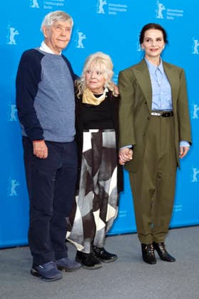 Tom Courtenay, Anna Calder Marshall and Juliette Binoche at the photocall for the feature film Queen at Sea at the Berlinale 2026 76 Berlin International Film Festival at the Hotel Grand Hyatt Berlin, 17 02 2026 Foto:xC.xTamckex xFuturexImagex queen_6364