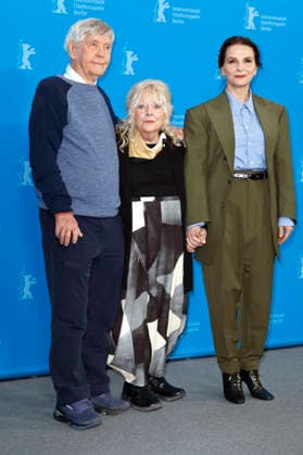 Tom Courtenay, Anna Calder Marshall and Juliette Binoche at the photocall for the feature film Queen at Sea at the Berlinale 2026 76 Berlin International Film Festival at the Hotel Grand Hyatt Berlin, 17 02 2026 Foto:xC.xTamckex xFuturexImagex queen_6365