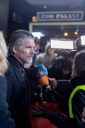 The Weight , Premiere at the Berlinale, Berlin, 17 02 2026 Ethan Hawke in an interview before the premiere of The Weight at the Berlinale at the Zoo Palast on 17 02 2026 The 76th Berlin International Film Festival will take place from February 12 to 22, 2026 Berlin Zoo Palast Copyright: xJensxFinkex