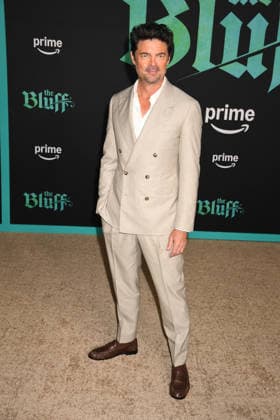 HOLLYWOOD, CA - FEBRUARY 17: Karl Urban at the world premiere of The Bluff on February 17, 2026 at the TCL Chinese Theater in Hollywood, California, Copyright: xJeffreyxMayerx