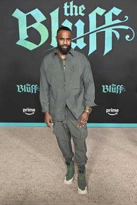 Terrence Terrell at the world premiere of the Amazon Prime Video movie The Bluff at the TCL Chinese Theatre Los Angeles, 17 02 2026 Foto:xD.xStarbuckx xFuturexImagex bluff_6204