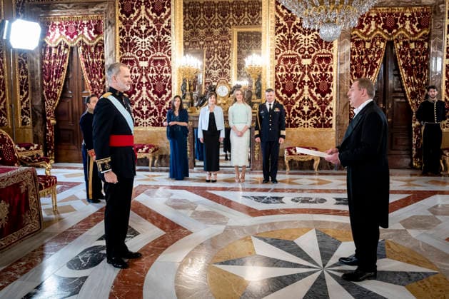 The King receives the Letters of Credence of the new ambassadors King Felipe VI receives the Letter of Credence of the new ambassador of the Oriental Republic of Uruguay, Bernardo Greiver del Hoyo, at the Royal Palace in Madrid, on February 18, 2026, in Madrid Spain The King receives today the Letters of Credence of the new ambassadors of Haiti, Japan, Malaysia, Greece, Uruguay, Bulgaria and the United States 18 FEBRUARY 2026 A Pé Madrid Madrid Madrid Spain  Copyright: xA.xPÃ rezxMecax 7302587