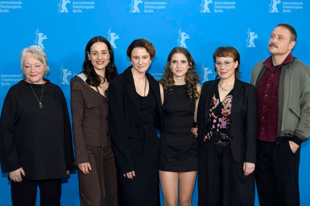 Rahel Ohm, Gina Henkel, Eva Trobisch, Frida Hornemann, Eva Löbau and Max Riemelt at the photocall for the feature film Something very special Home Stories at the Berlinale 2026 76 Berlin International Film Festival at the Hotel Grand Hyatt Berlin, 18 02 2026 Foto:xC.xNiehausx xFuturexImagex besonderes_6201