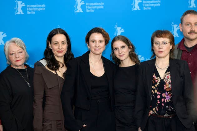 Rahel Ohm, Gina Henkel, Eva Trobisch, Frida Hornemann, Eva Löbau and Max Riemelt at the photocall for the feature film Something very special Home Stories at the Berlinale 2026 76 Berlin International Film Festival at the Hotel Grand Hyatt Berlin, 18 02 2026 Foto:xC.xNiehausx xFuturexImagex besonderes_6202