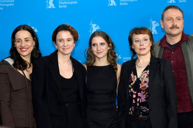 Gina Henkel, Eva Trobisch, Frida Hornemann, Eva Löbau and Max Riemelt at the photocall for the feature film Something very special Home Stories at the Berlinale 2026 76 Berlin International Film Festival at the Hotel Grand Hyatt Berlin, 18 02 2026 Foto:xC.xNiehausx xFuturexImagex besonderes_6203