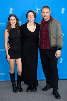 Frida Hornemann, Eva Trobisch and Max Riemelt at the photocall for the feature film Something very special Home Stories at the Berlinale 2026 76 Berlin International Film Festival at the Hotel Grand Hyatt Berlin, 18 02 2026 Foto:xC.xNiehausx xFuturexImagex besonderes_6204
