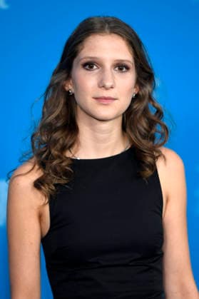 Frida Hornemann at the photocall for the feature film Something very special Home Stories at the Berlinale 2026 76 Berlin International Film Festival at the Hotel Grand Hyatt Berlin, 18 02 2026 Foto:xC.xNiehausx xFuturexImagex besonderes_6217