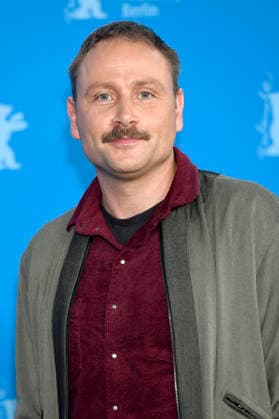 Max Riemelt at the photocall for the feature film Something very special Home Stories at the Berlinale 2026 76 Berlin International Film Festival at the Hotel Grand Hyatt Berlin, 18 02 2026 Foto:xC.xNiehausx xFuturexImagex besonderes_6219