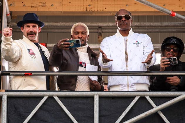 ITALY, MILAN - FEBRUARY 18, 2026: Singers Frank Ocean and Snoop Dogg (L-R centre) emerge in Piazza del Duomo during the 2026 Winter Olympic Games hosted by Italy from February 6 to 22. Peter Kovalev TASS  88900880