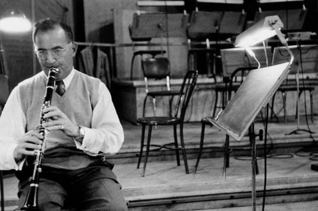 RECORD DATE NOT STATED Benny Goodman at The Benny Goodman Story recording session, Universal 1955. EDITORIAL USE ONLY  Copyright: x