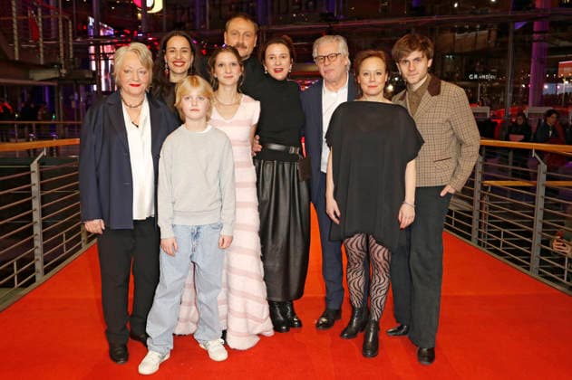 Rahel Ohm, Gina Henkel, Yvon Moltzen, Frida Hornemann, Max Riemelt, Eva Trobisch, guest, Eva Löbau and Florian Geißelmann at the premiere of the feature film Something Very Special Home Stories at the Berlinale 2026 76 Berlin International Film Festival in the Berlinale Palast Berlin, 18 02 2026 Foto:xC.xTamckex xFuturexImagex besonderes_6221