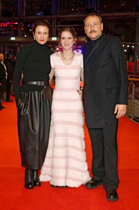 Eva Trobisch, Frida Hornemann and Max Riemelt at the premiere of the feature film Something Very Special Home Stories at the Berlinale 2026 76 Berlin International Film Festival at the Berlinale Palast Berlin, 18 02 2026 Foto:xC.xTamckex xFuturexImagex besonderes_6223