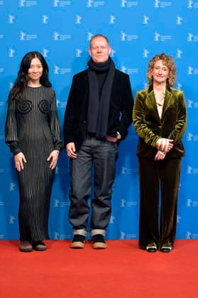 Chloe Zhao, Max Richter and Tricia Tuttle at the award ceremony of the Berlinale Camera to Max Richter at the Berlinale 2026 76 Berlin International Film Festival in the Haus der Berliner Festspiele Berlin, 18 02 2026 Foto:xM.xBehrensx xFuturexImagex richter_6203