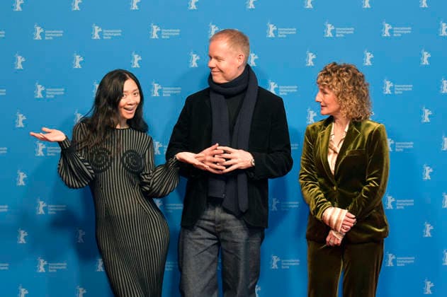 Chloe Zhao, Max Richter and Tricia Tuttle at the award ceremony of the Berlinale Camera to Max Richter at the Berlinale 2026 76 Berlin International Film Festival in the Haus der Berliner Festspiele Berlin, 18 02 2026 Foto:xM.xBehrensx xFuturexImagex richter_6205