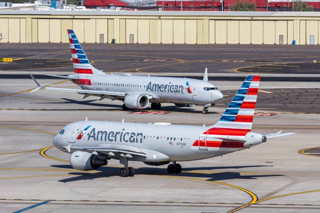 American Airlines Airbus A319 und Boeing 737-8 MAX Flugzeuge Flughafen Phoenix in den Vereinigten Staaten Phoenix, Vereinigte Staaten - 9. November 2025: Airbus A319 und Boeing 737-8 MAX Flugzeuge der American Airlines mit dem Kennzeichen N778XF auf dem Flughafen Phoenix, Vereinigte Staaten. (License=RM) Copyright: xZoonar.com MarkusxMainkax 24666774