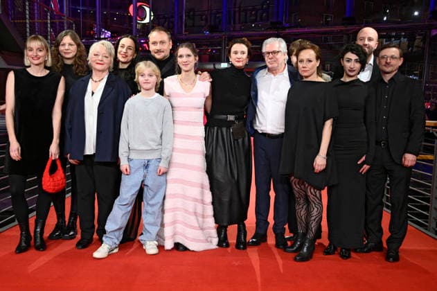 Rahel Ohm, Gina Henkel, Yvon Moltzen, Frida Hornemann, Max Riemelt, Eva Trobisch, guest, Eva Löbau, Florian Lukas and team at the premiere of the feature film Something Very Special Home Stories at the Berlinale 2026 76 Berlin International Film Festival in the Berlinale Palast Berlin, 18 02 2026 Foto:xN.xKubelkax xFuturexImagex besonderes_6233