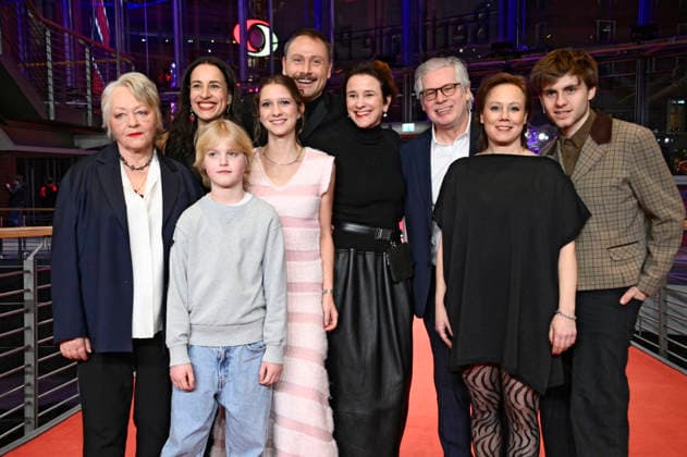 Rahel Ohm, Gina Henkel, Yvon Moltzen, Frida Hornemann, Max Riemelt, Eva Trobisch, guest, Eva Löbau and Florian Geißelmann at the premiere of the feature film Something Very Special Home Stories at the Berlinale 2026 76 Berlin International Film Festival in the Berlinale Palast Berlin, 18 02 2026 Foto:xN.xKubelkax xFuturexImagex besonderes_6234