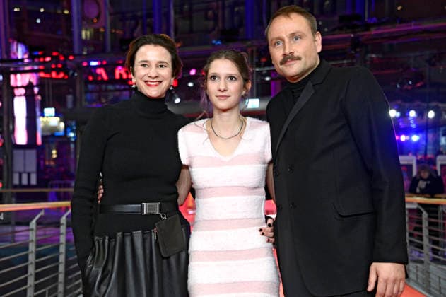 Eva Trobisch, Frida Hornemann and Max Riemelt at the premiere of the feature film Something Very Special Home Stories at the Berlinale 2026 76 Berlin International Film Festival at the Berlinale Palast Berlin, 18 02 2026 Foto:xN.xKubelkax xFuturexImagex besonderes_6235