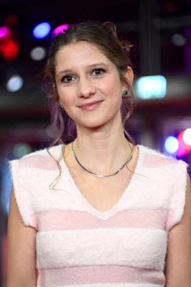 Frida Hornemann at the premiere of the feature film Something Very Special Home Stories at the Berlinale 2026 76 Berlin International Film Festival in the Berlinale Palast Berlin, 18 02 2026 Foto:xN.xKubelkax xFuturexImagex besonderes_6238
