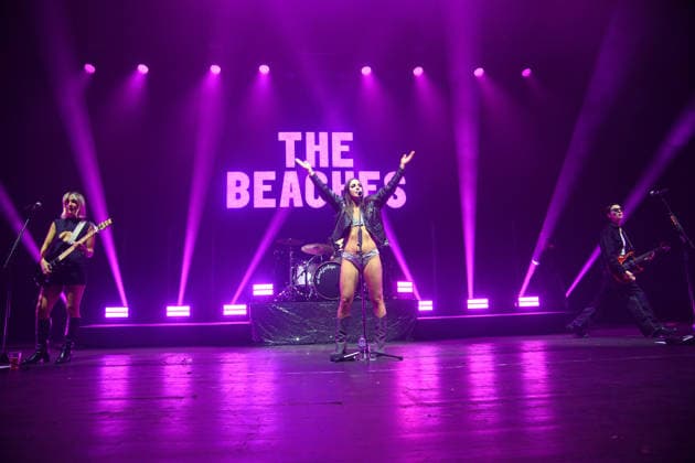 The Beaches Perform at Brixton Academy, London (L-R) - Guitarist Kylie Miller, Drummer Eliza Enman-McDaniel, lead singer Jordan Miller and guitarist Leandra Earl of Canadian rock band The Beaches performs at Brixton Academy, London, England, UK on Wednesday 18 February 2026 as part of their No Hard Feelings Tour., Credit:Justin Ng Avalon UK, England, London, Brixton Academy Copyright: xJustinxNgx xAvalonx 1076340338