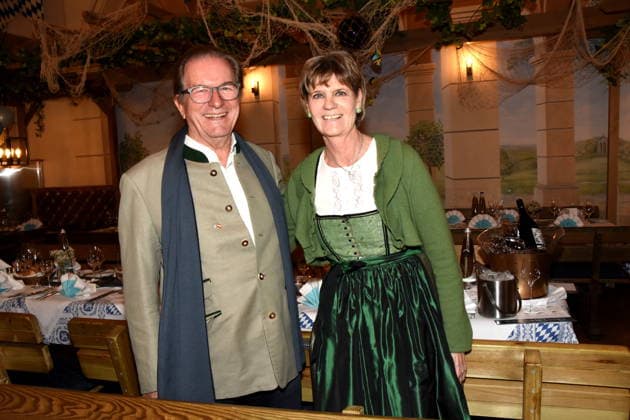Thomas Haffa Entrepreneur Petra Reinbold Landlady Muenchen 18 02 2026 Zum Franziskaner Ash Wednesday Fish Dinner Photo Muenchen