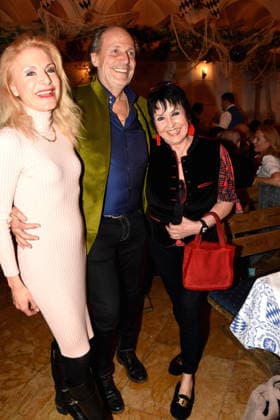 Birgit Muth Presenter Manfred Hielscher Jeweler Uschi Ackermann Kaefer Witwe Muenchen 18 02 2026 To the Franciscan Ash Wednesday Fish Dinner Photo Muenchen