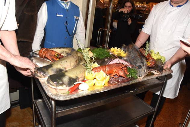 On fish tray catfish lobster monkfish salmon brown trout Munich 18 02 2026 To the Franciscan Ash Wednesday fish dinner photo Munich