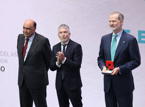 Felipe VI presides over the presentation of the IX edition of the Premio Nacional Pyme del Ano I D The president of Santander Spain, Luis Isasi, the Minister of the Interior, Fernando Grande Marlaska, and King Felipe VI during the presentation of the IX edition of the Premio Nacional Pyme del Ano, on February 19, 2026, in Madrid Spain The National SME of the Year Award is an award that recognizes the work of small and medium-sized Spanish companies and their initiatives in internationalization, innovation, digitization, training and employment, and sustainability 19 FEBRUARY 2026 Marta Ferná Madrid Madrid Madrid Spain  Copyright: xMartaxFernandezx 7305755
