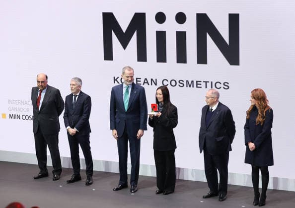 Felipe VI presides over the presentation of the 9th edition of the National SME of the Year Award I D The president of Santander Spain, Luis Isasi the Minister of the Interior, Fernando Grande Marlaska King Felipe VI the representative of the award-winning MIIN the president of the Spanish Chamber of Commerce, José Luis Bonet, and the CEO of PRISA Media, Pilar Gil, during the presentation of the 9th edition of the National SME of the Year Award, on February 19, 2026, in Madrid Spain The National SME of the Year Award is an award that recognizes the work of small and medium-sized Spanish companies and their initiatives in internationalization, innovation, digitization, training and employment, and sustainability 19 FEBRUARY 2026 Marta Ferná  Copyright: xMartaxFernandezx 7305787