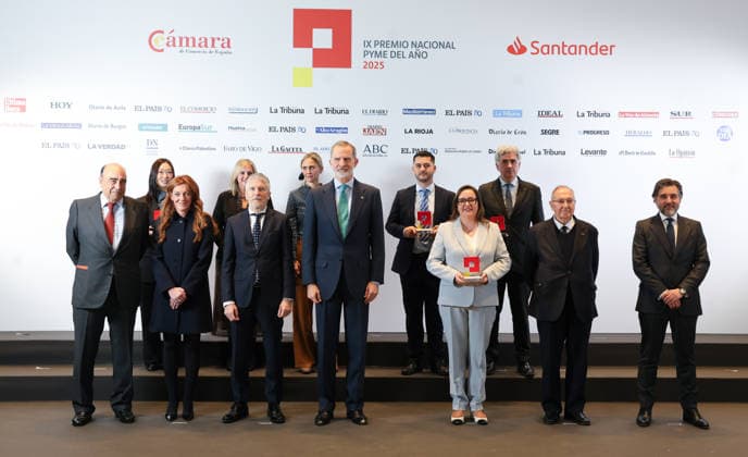 Felipe VI presides over the presentation of the IX edition of the National SME of the Year Award King Felipe VI presides over the family photo of the IX edition of the National SME of the Year Award, on February 19, 2026, in Madrid Spain The National SME of the Year Award is an award that recognizes the work of small and medium-sized Spanish companies and their initiatives in internationalization, innovation, digitization, training and employment, and sustainability 19 FEBRUARY 2026 Marta Ferná Madrid Madrid Madrid Spain  Copyright: xMartaxFernandezx 7305801