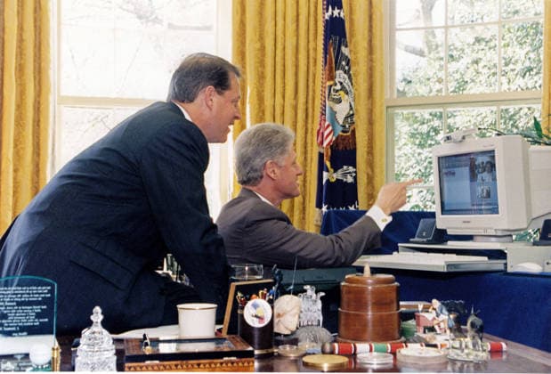 April 19, 1997 - Washington, District of Columbia, United States of America - United States President Bill Clinton and US Vice President Al Gore look at a computer during a joint live radio address in the Oval Office of the White House in Washington, DC on Saturday, April 19, 1997. They spoke on the second national NetDay, which brings citizens from all across America together with the goal of connecting every classroom and library in the US to the internet by the year 2000..Mandatory Credit: Sharon Farmer White House via CNP Copyright: xSharonxFarmerx Washington United States of America - ZUMA1072 19970419_zaa_s152_001 Copyright: xIMAGO SharonxFarmerx