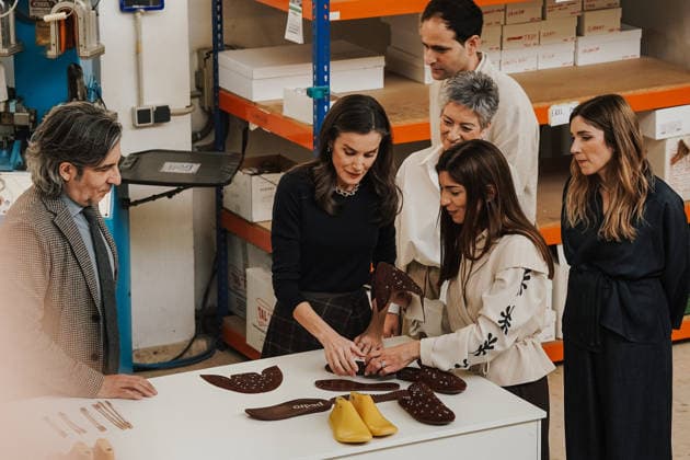 Queen Letizia visits the facilities of Pedro García Queen Letizia, accompanied by the president of the Valencian Community, Juanfran Pérez Llorca, during the visit to the facilities of the footwear company Pedro García on the occasion of its centenary, in the Campo Alto industrial estate, on February 19, 2026, in Elda, Alicante Spain The Queen visited the factory founded in Elda in 1925 by Pedro García, grandfather of the current director, to see first-hand the daily work process of the artisans 19 FEBRUARY 2026 Spain Copyright: xRobertoxPlazax 7306506