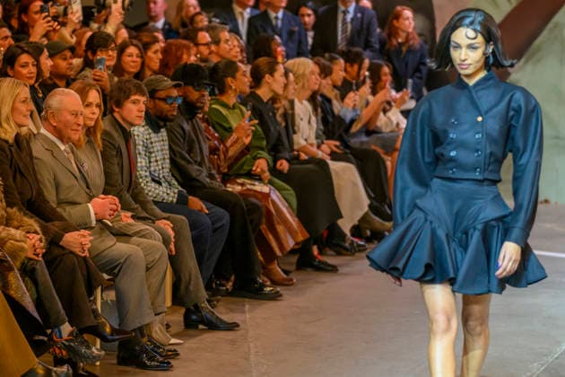 February 19, 2026, London, London, UK: London, UK. King Charles III watching from the front row a fashion show by British-Nigerian designer Tolu Coker. The King s visit marks the first day of London Fashion Week. London UK  - ZUMAl94_ 20260219_zaf_l94_036 Copyright: xLondonxNewsxPicturesx