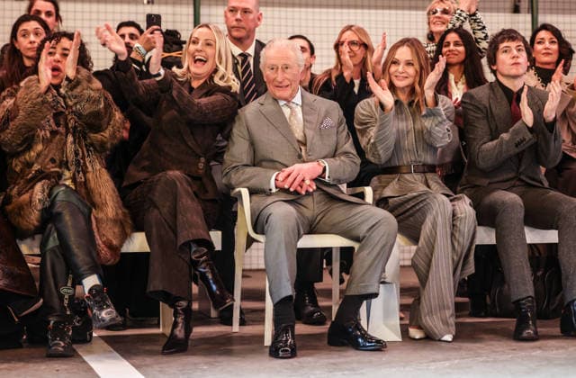 . 19 02 2026. London, United Kingdom. King Charles III with British Fashion Council CEO Laura Weir (left) and Designer Stella McCartney (right) at the end of the Tolu Coker show, on the opening day of London Fashion Week , on the day his brother Andrew Mountbatten-Windsor was arrested.  xi-Imagesx xPoolx IIM-26581-0044